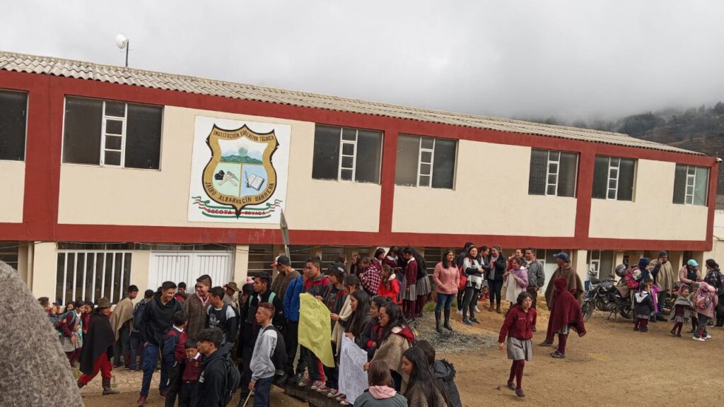 Estudiantes de la IE Técnica “Jairo Albarracín Barrera” de #Socotá realizan protesta pacífica