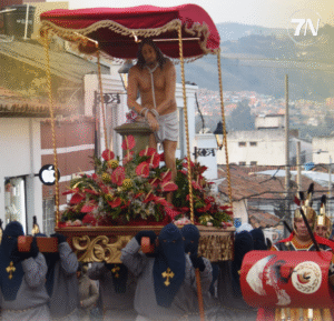 #Galería / Procesión del Señor de la Columna en #Tunja. ✝️🙏🏻💜 #MartesSanto #SemanaSanta